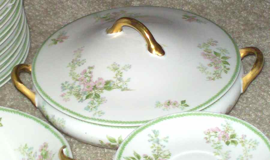 CHF1566 Round Covered Vegetable by Charles Field Haviland-1
