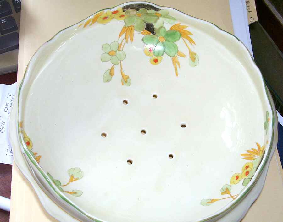 Linden Pierced Berry Bowl and Underplate by Crown Ducal-1