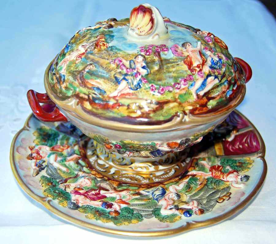 CJJ7 Gravy Boat & Lid w/Underplate by Capo-di-Monte (Italy)-1