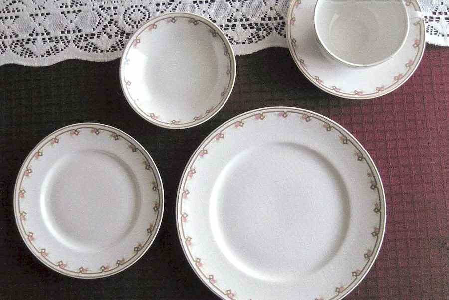 CRO353 Dinner Plate by Crooksville-1