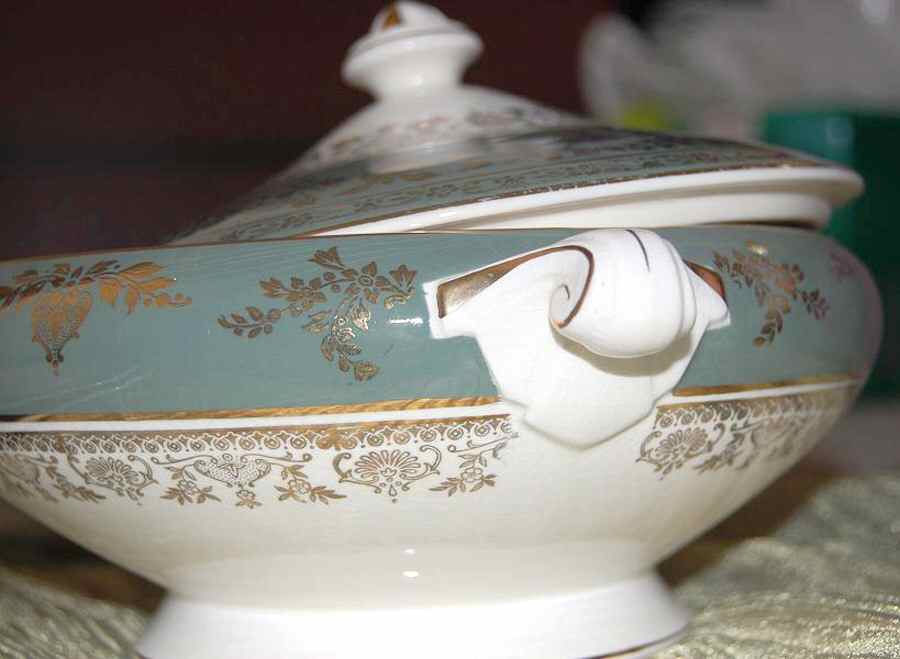 CRD234 Round Covered Vegetable by Crown Ducal-1