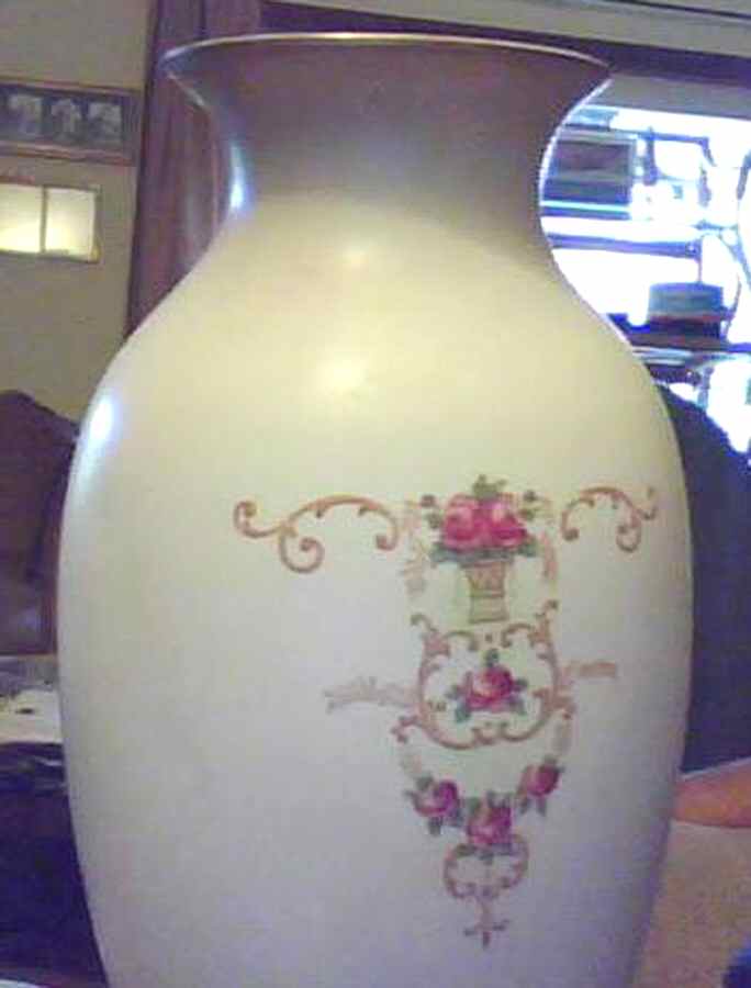 W370 Vase by Crown Ducal-1