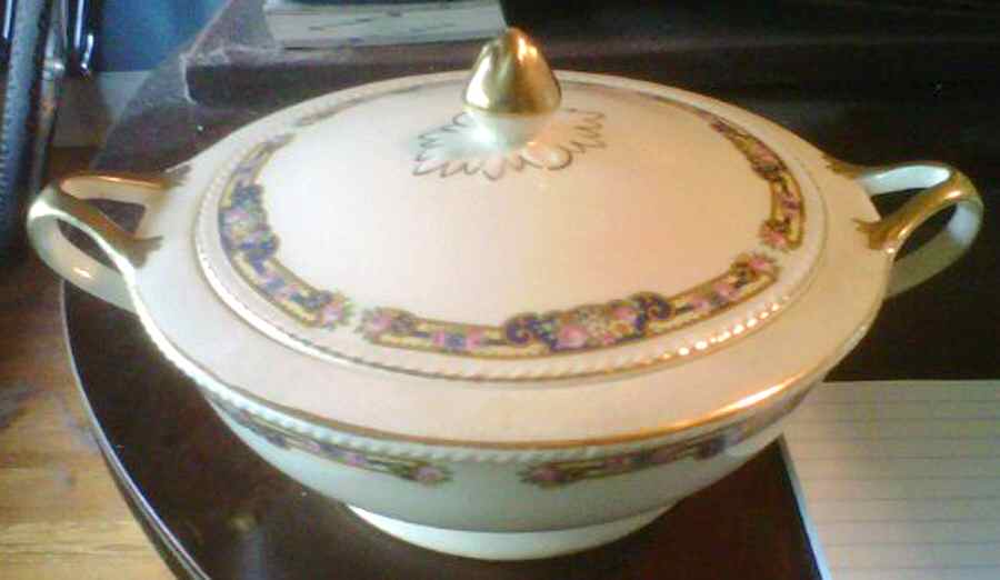 35067 Round Covered Vegetable by Crown Ivory-1