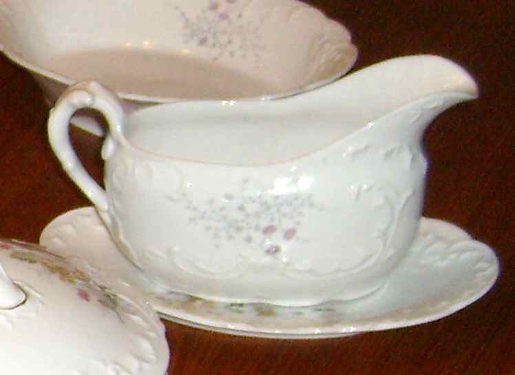 CAR199 Gravy Boat & Underplate by Carlsbad-1