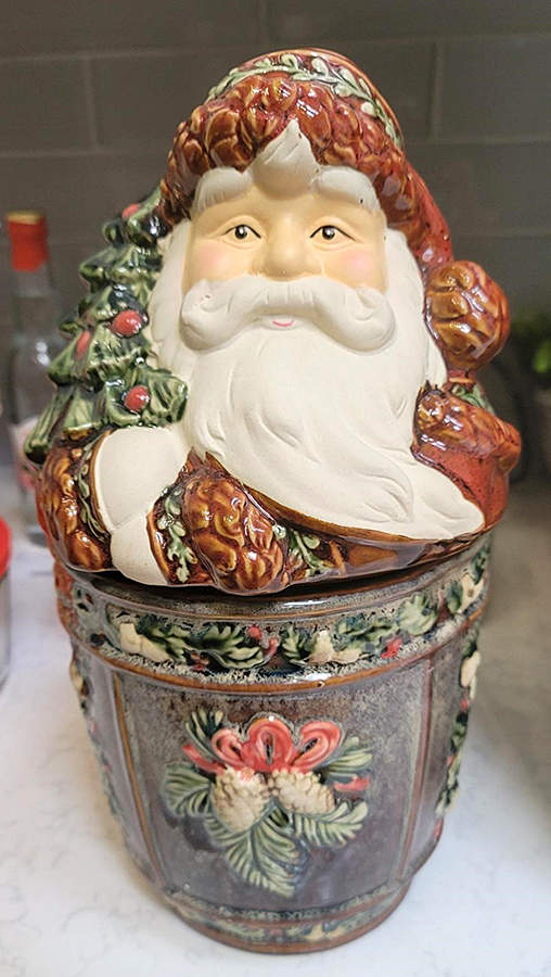 Peace on Earth Cookie Jar & Lid by Cracker Barrel-1