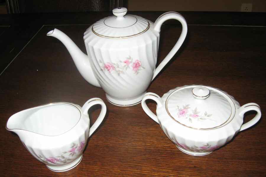 CTH3 Teapot & Lid by Cheltenham-1