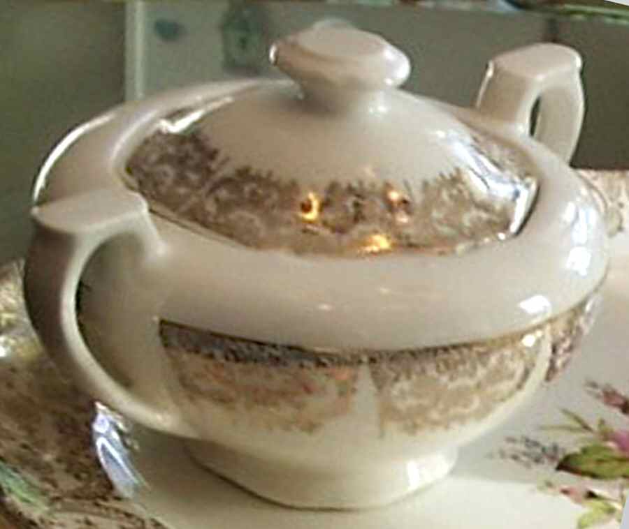 CAN258 Sugar Bowl & Lid by Canonsburg-1