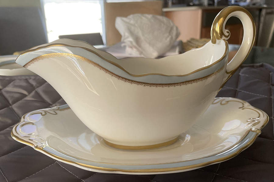 COA193 Gravy Boat & Underplate by Coalport-1