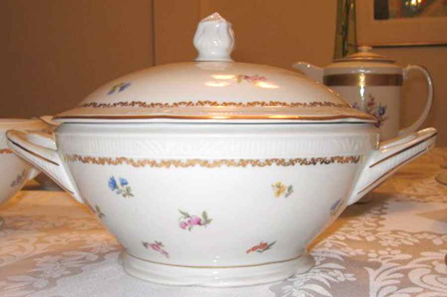 05040 Round Covered Vegetable by Chodziez-Poland-1