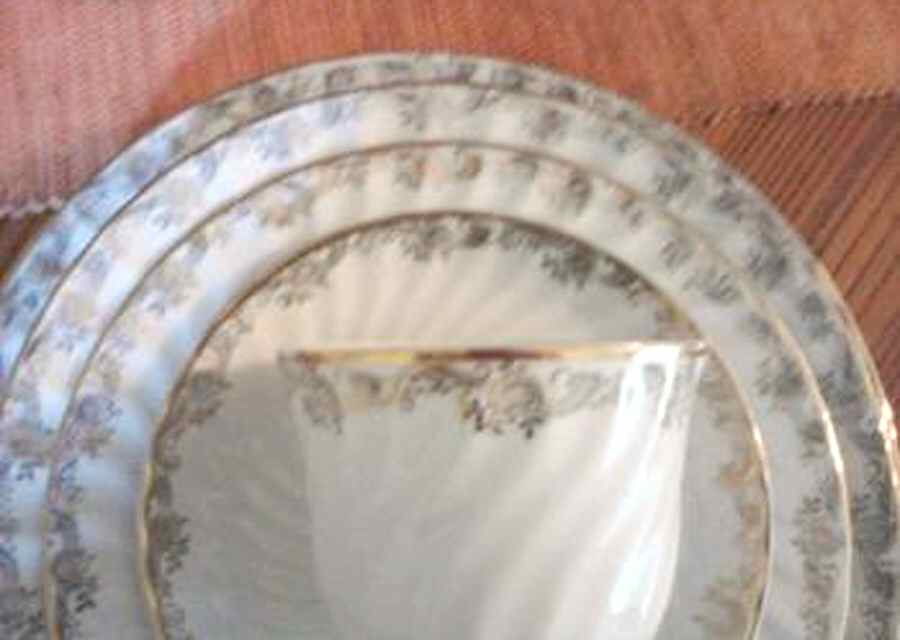 CIM140 Dinner Plate by Crown Imperial-1