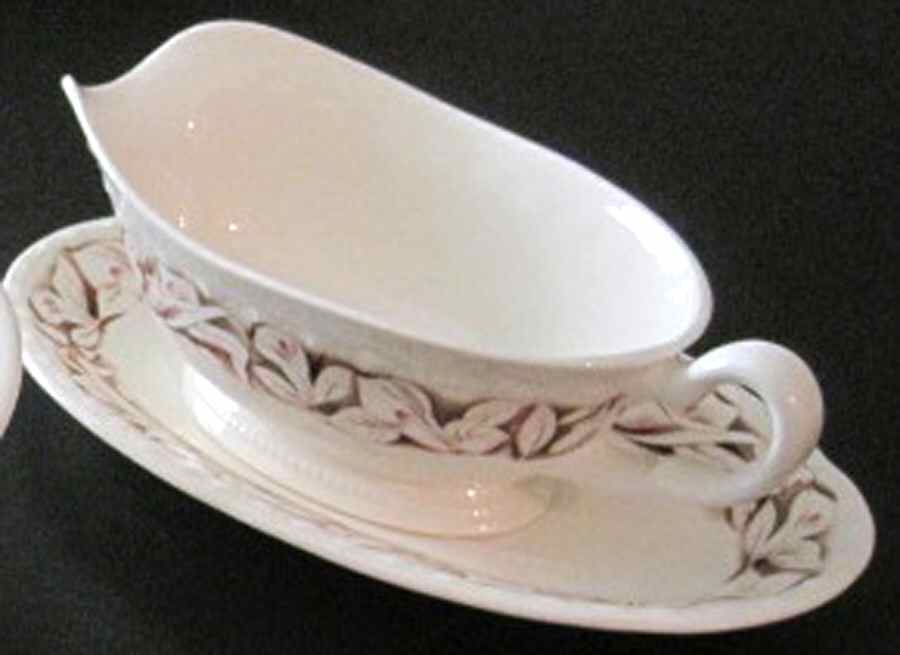CRO366 Gravy Boat & Underplate by Crooksville-1