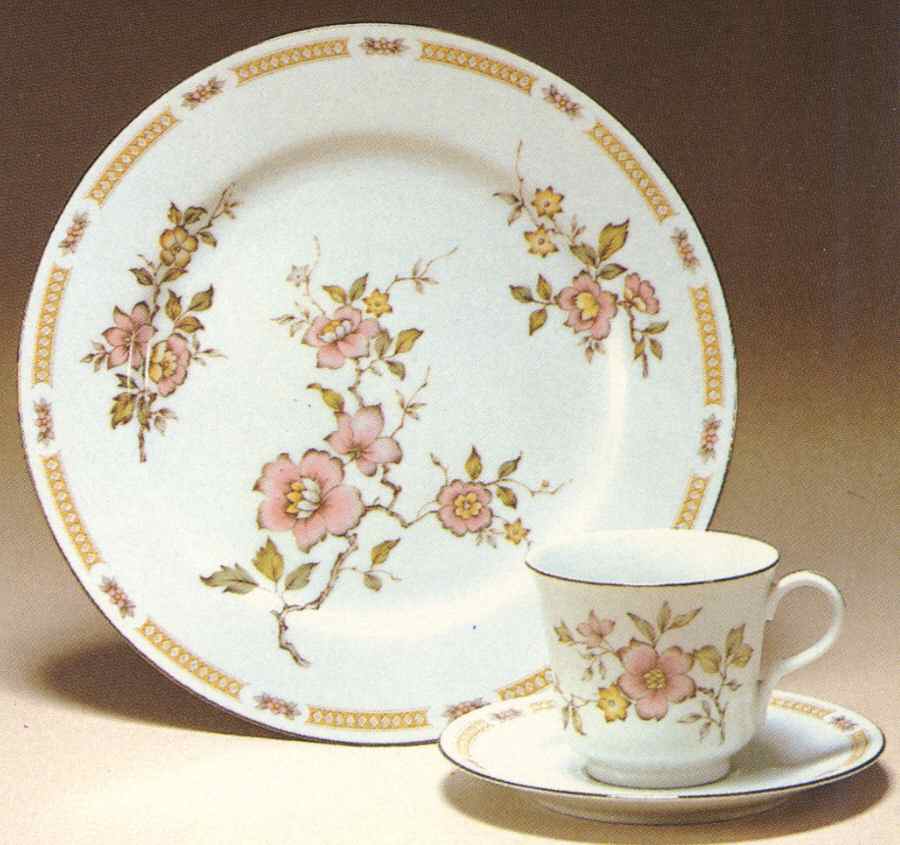 Spring Glory Dinner Plate by Crescent (Japan)-1