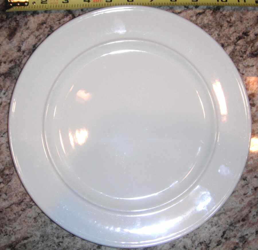 Holiday Time Dinner Plate by China (Made in China)-1