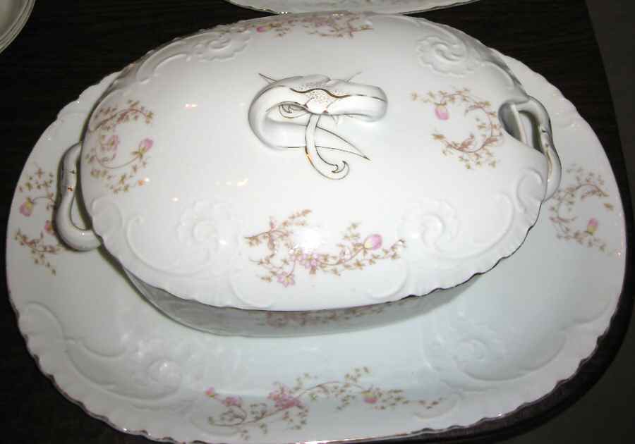 CAR211 Tureen &  Lid by Carlsbad-1
