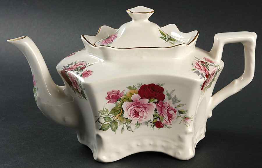 C8Y1 Teapot & Lid by Crowne Oakes Designs-1
