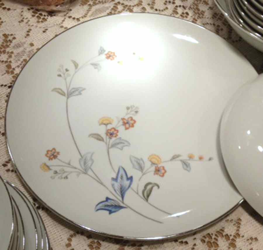 Aurora Dinner Plate by Contour-1