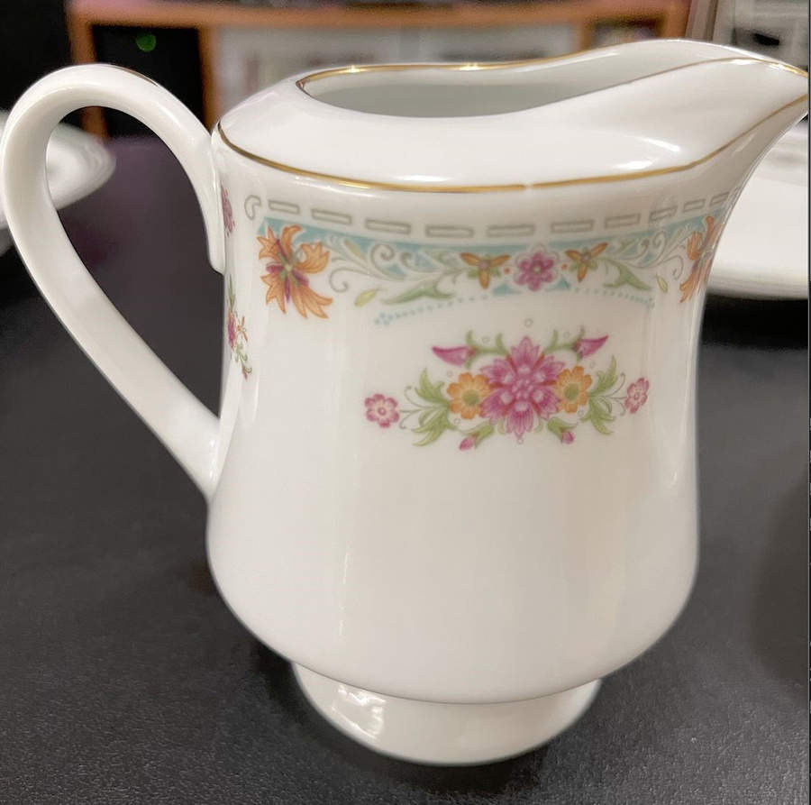 UP14 Creamer by Universal Porcelain Company-1