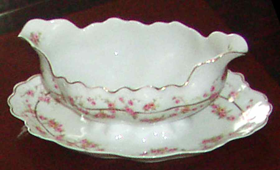 CAR223 Gravy Boat with Attached Underplate by Carlsbad-1