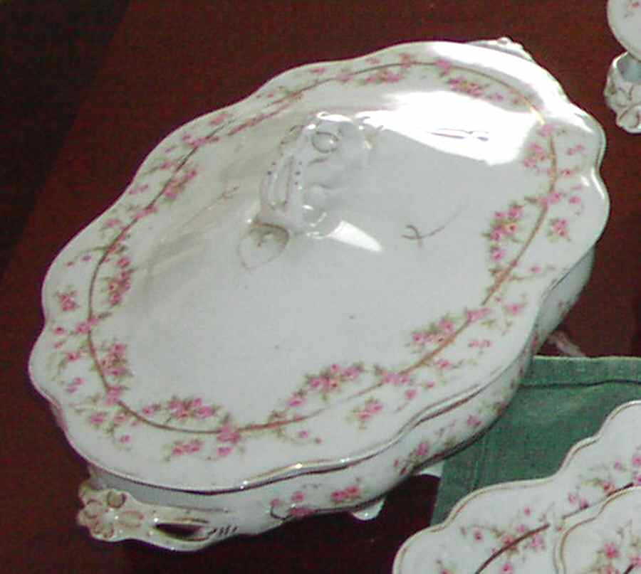 CAR223 Oval Covered Vegetable by Carlsbad-1