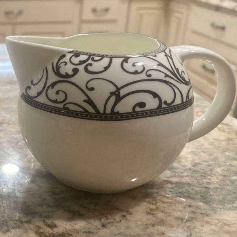 Veluto Black Creamer by Ciroa-1