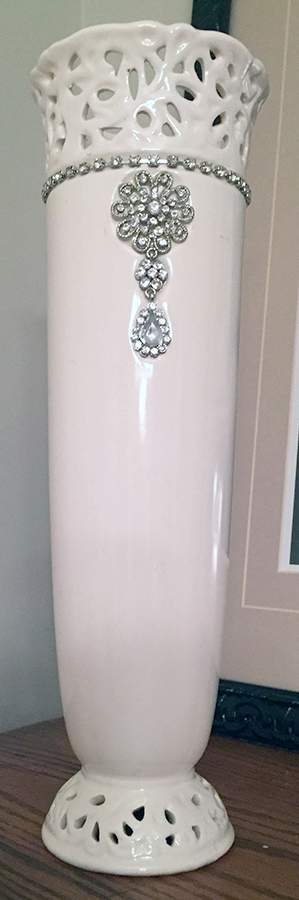 CX668 Bud Vase by China (Made in China)-1