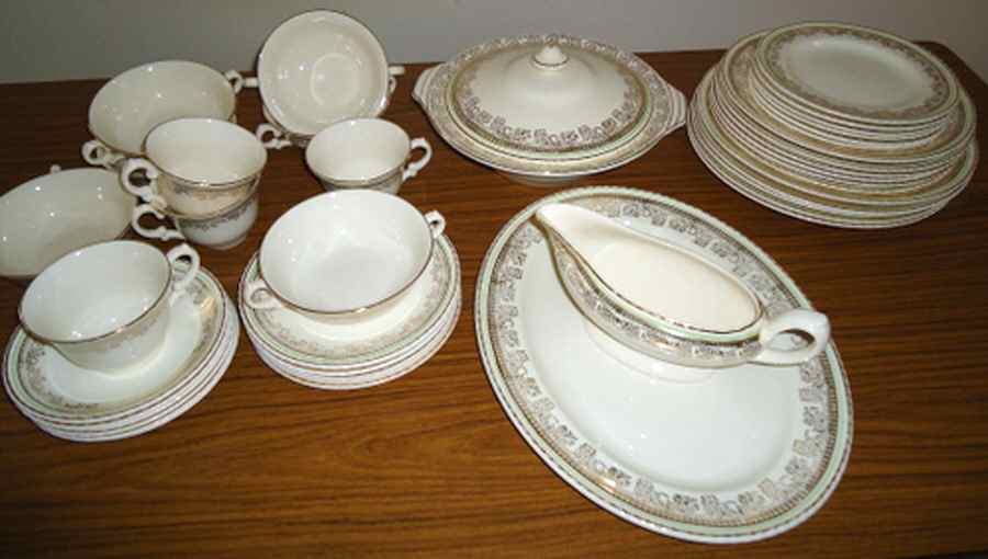 CRD268 Gravy Boat by Crown Ducal-1