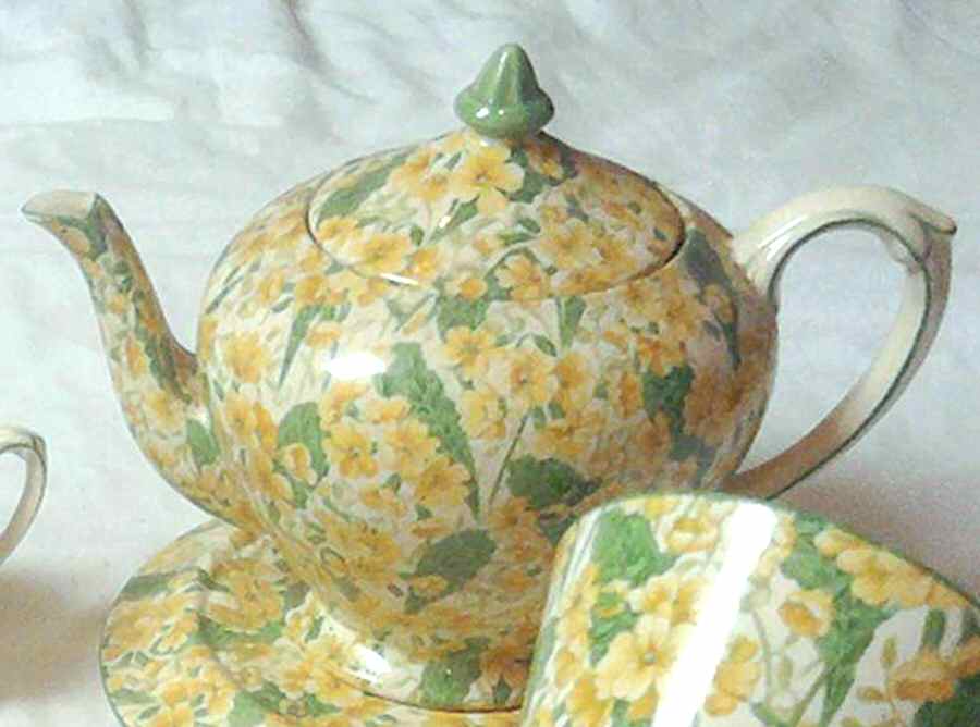 Primrose Teapot & Lid by Crown Ducal-1