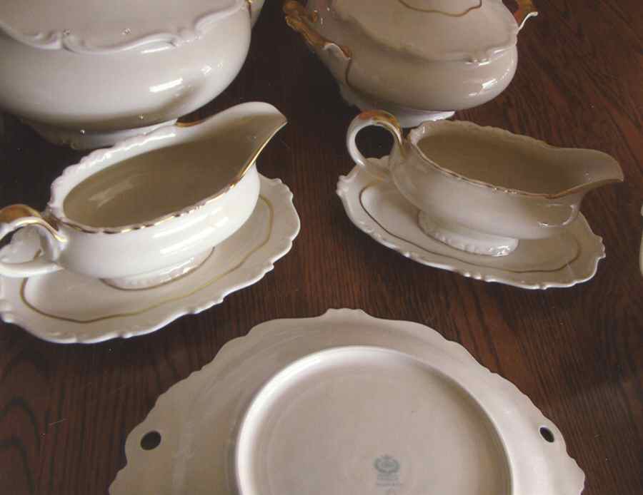 Kevaliar Gravy Boat & Underplate by Carstens-1