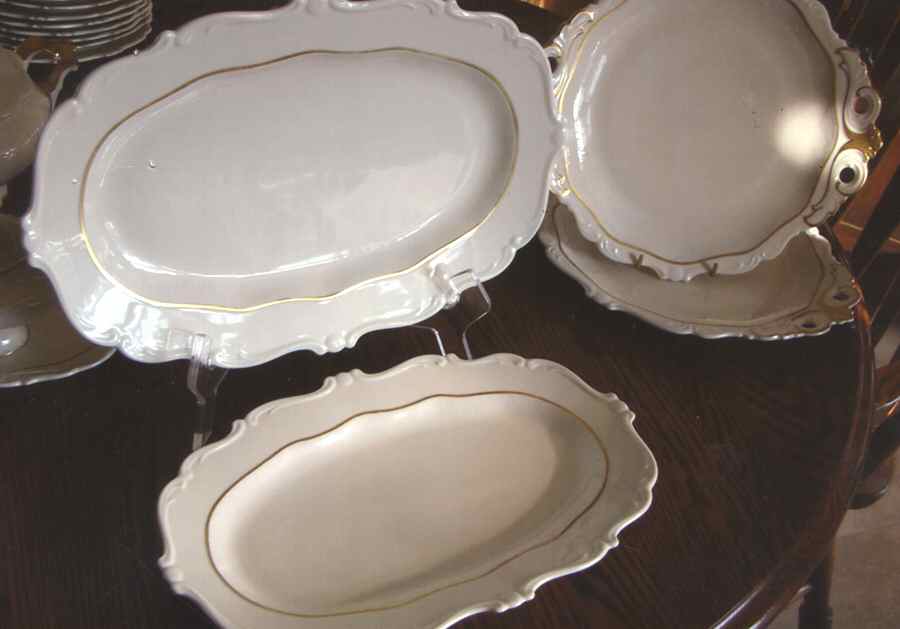 Kevaliar 13" Oval Serving Platter by Carstens-1