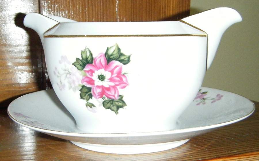 Gramacy Rose Gravy Boat with Attached Underplate by Celebrate-1