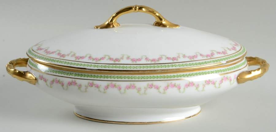 CMT162 Oval Covered Vegetable by Charles Martin-1