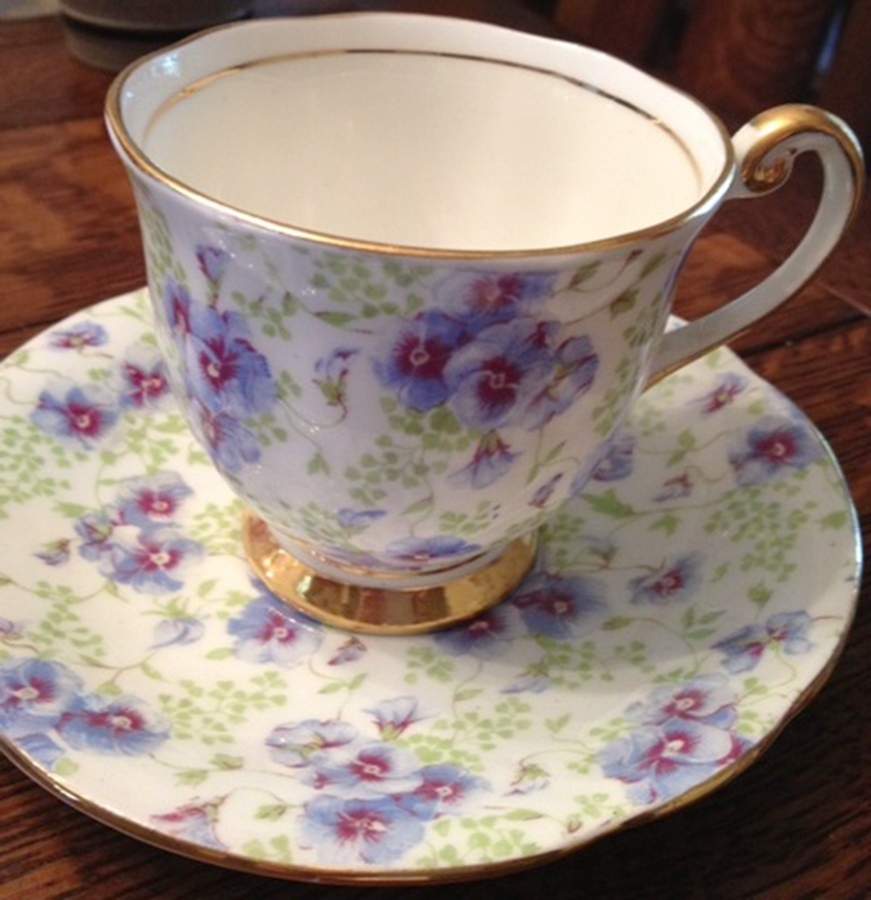 142-12 Footed Cup & Saucer Set by Clarence (England)-1