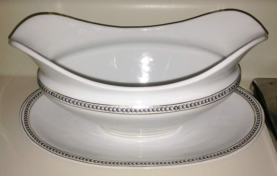 CAR230 Gravy Boat with Attached Underplate by Carlsbad-1