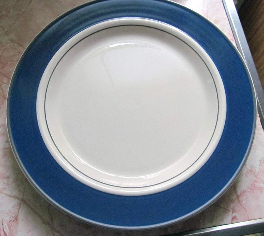 Coville Dinner Plate by The Cellar (China)-1