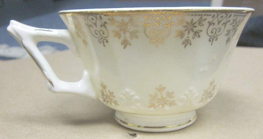 CQU6 Footed Cup by Crown (USA)-1