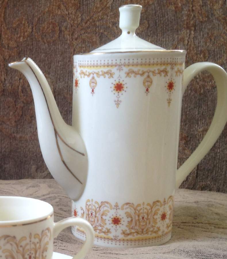 CX718 Coffee Pot & Lid by China (Made in China)-1