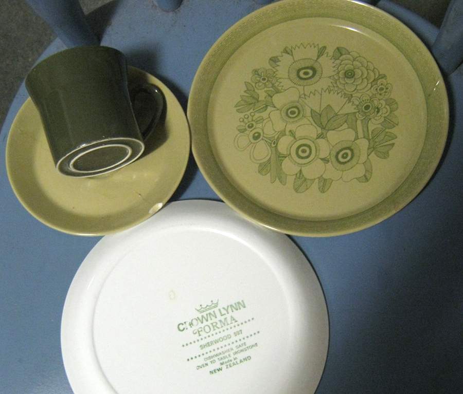 Sherwood Salad Plate by Crown Lynn-1