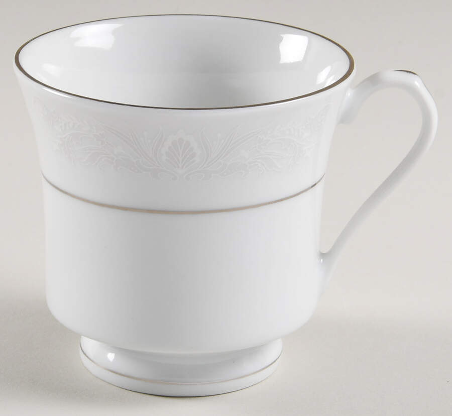 CRM14 Footed Cup by Crown Ming-1