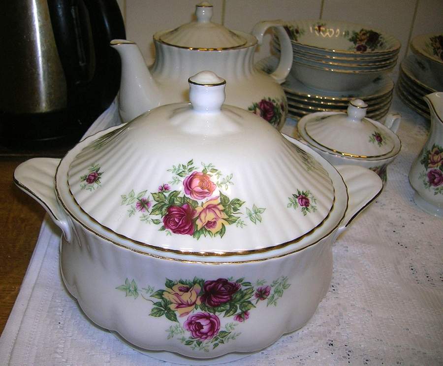 CHZ66 Round Covered Vegetable by Chodziez-Poland-1