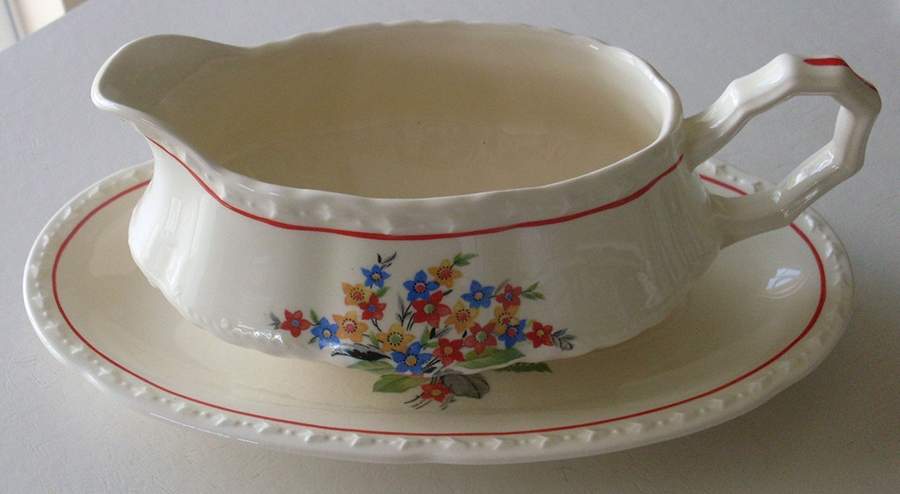 CRO410 Gravy Boat & Underplate by Crooksville-1