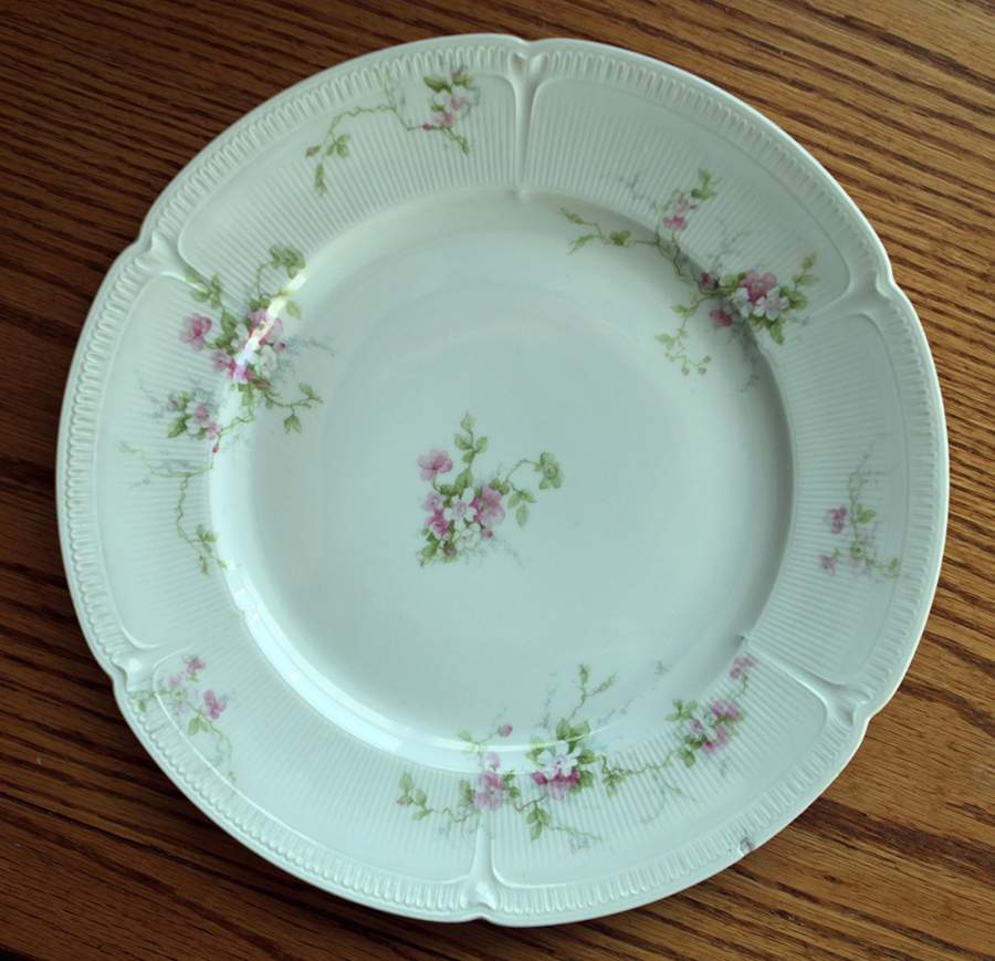 CHF1902 Dinner Plate by Charles Field Haviland-1