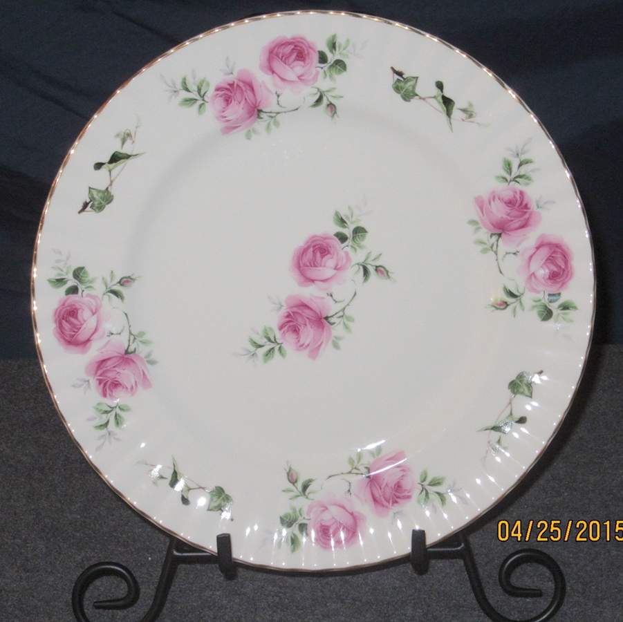 Ivy Rose Dinner Plate by Crown Victorian-1