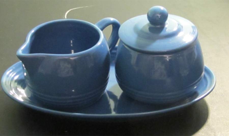 Cantinaware Creamer & Sugar with Lid & Tray Set by China (Made in China)-1