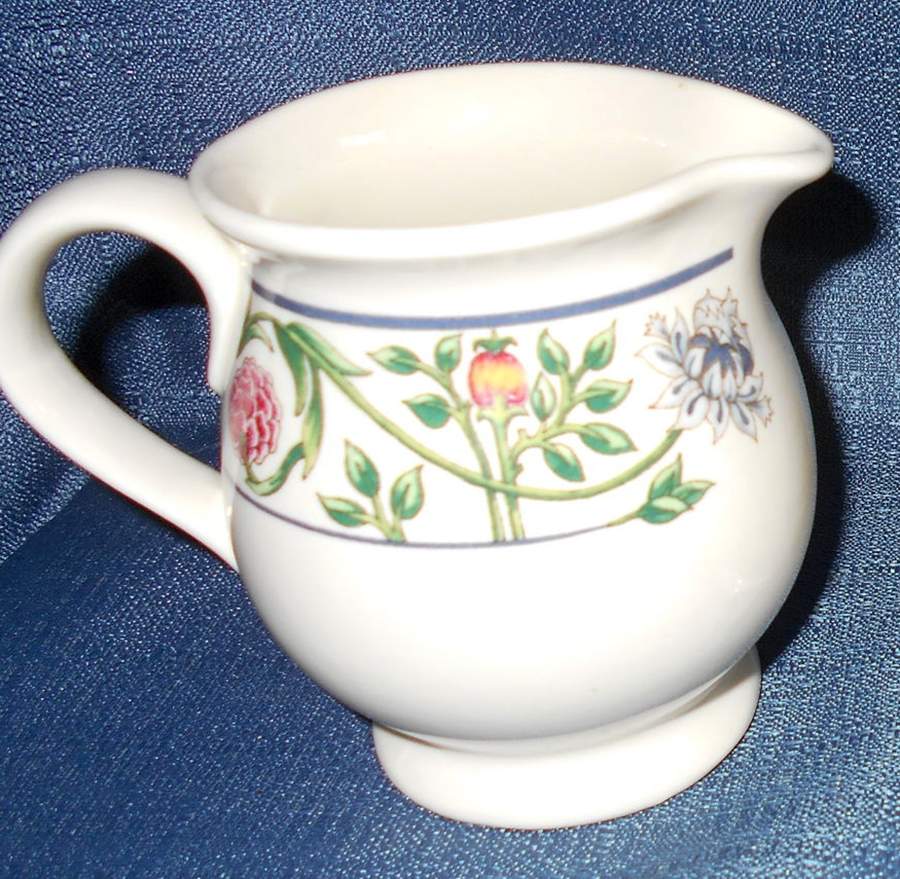 Chelsea Fair Creamer by Cloverleaf (England)-1