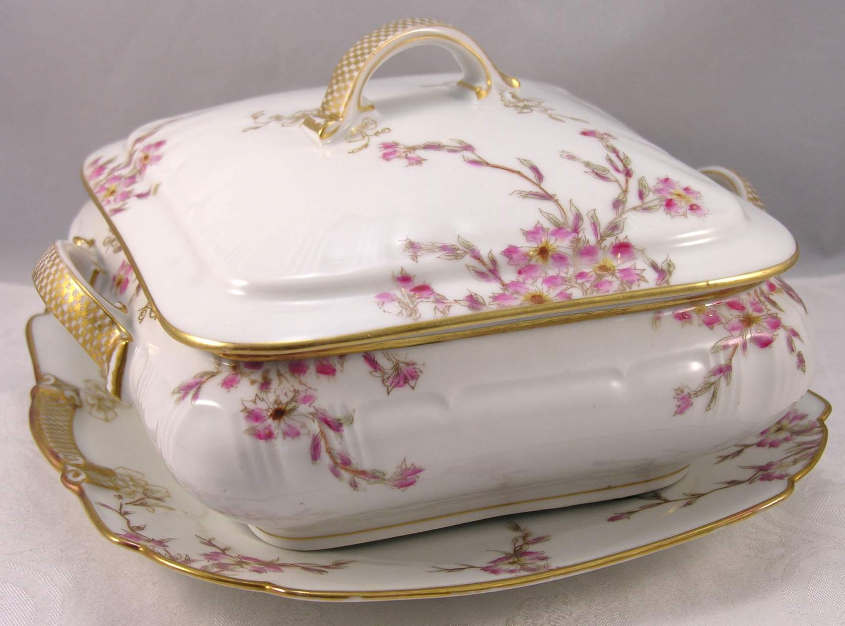 Schleiger 373-6 Tureen & Lid w/Underplate by Charles Field Haviland-1
