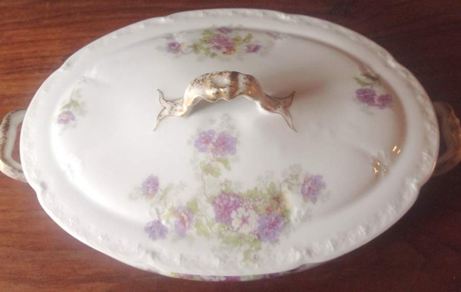 CHU39 Oval Covered Vegetable by Chateau-1