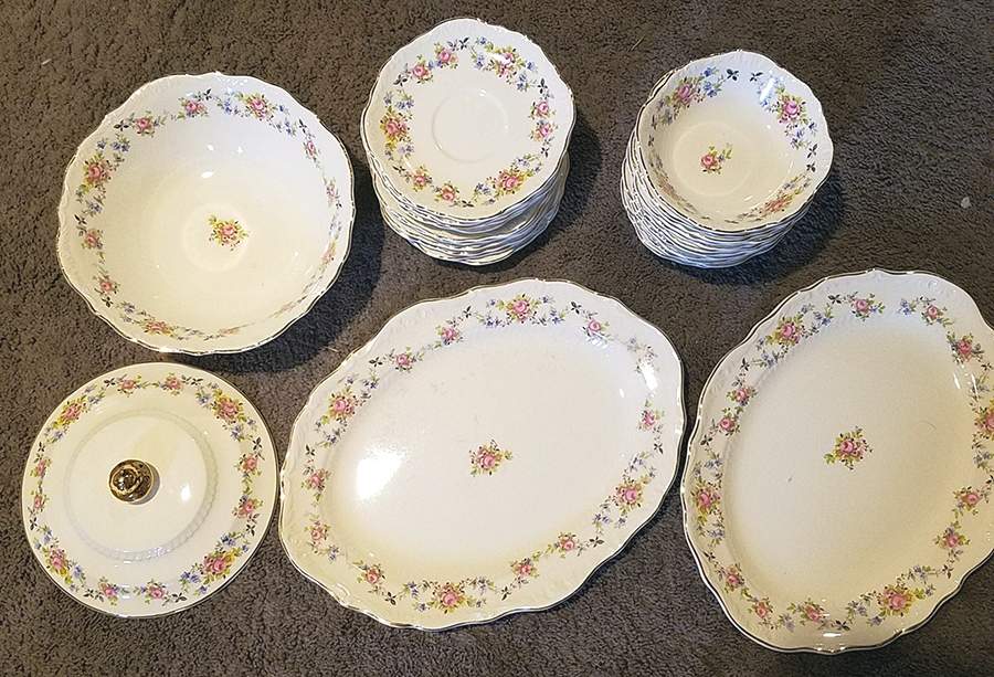 Aristocrat Rose 12" Oval Serving Platter by Cronin-1