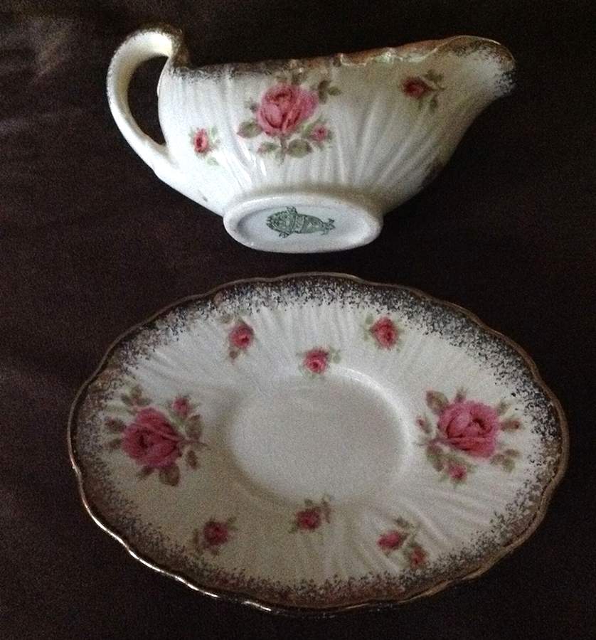 CRD297 Gravy Boat & Underplate by Crown Ducal-1