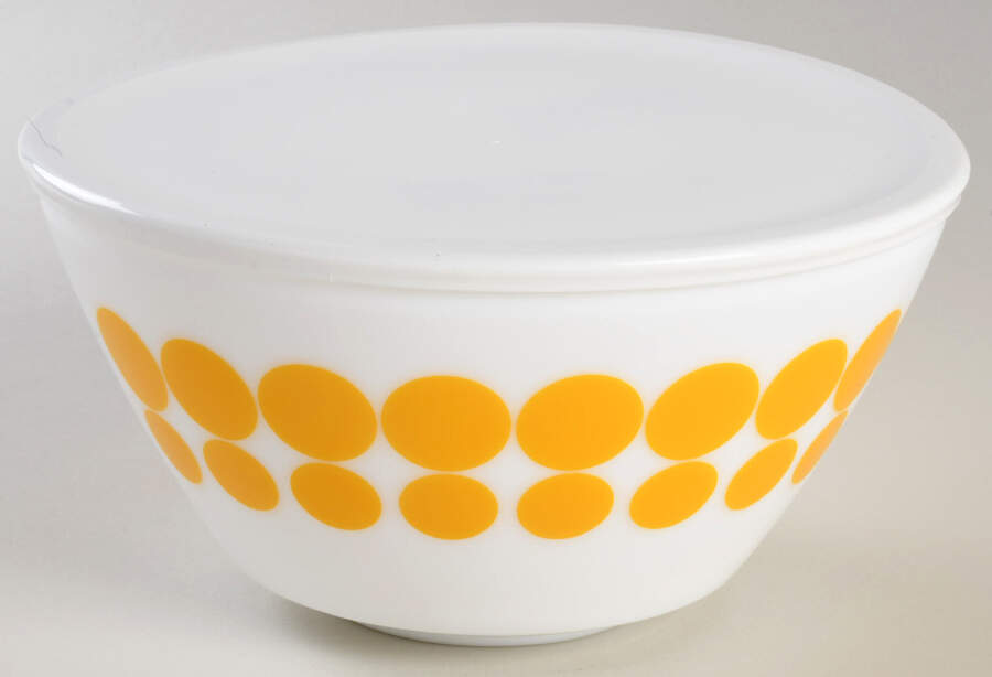 Spot On 7" Mixing Bowl & Plastic Lid by Corning Corelle-1