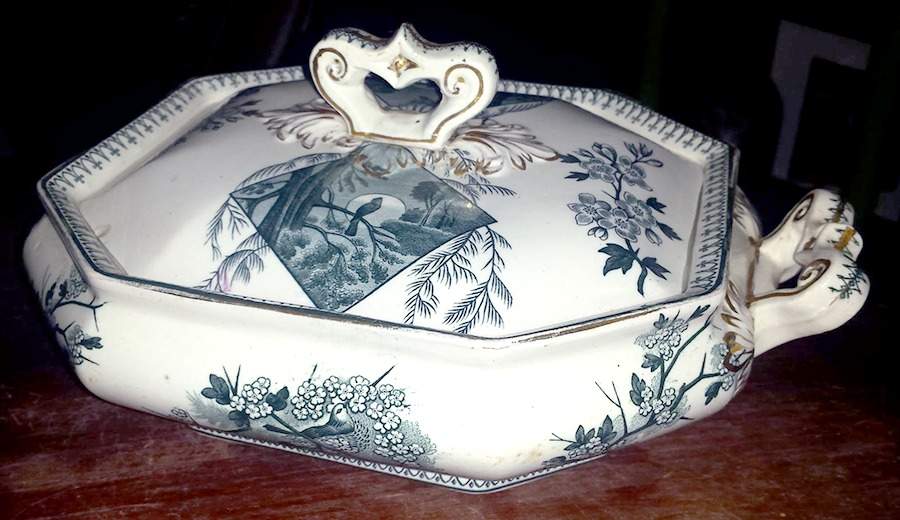 Springtime Green Octagonal Covered Vegetable by Clementson Bros-1